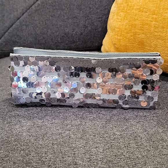 Jasmine La Belle Handbags - Jasmine La Belle Siver Sequince Clutch Zip Up